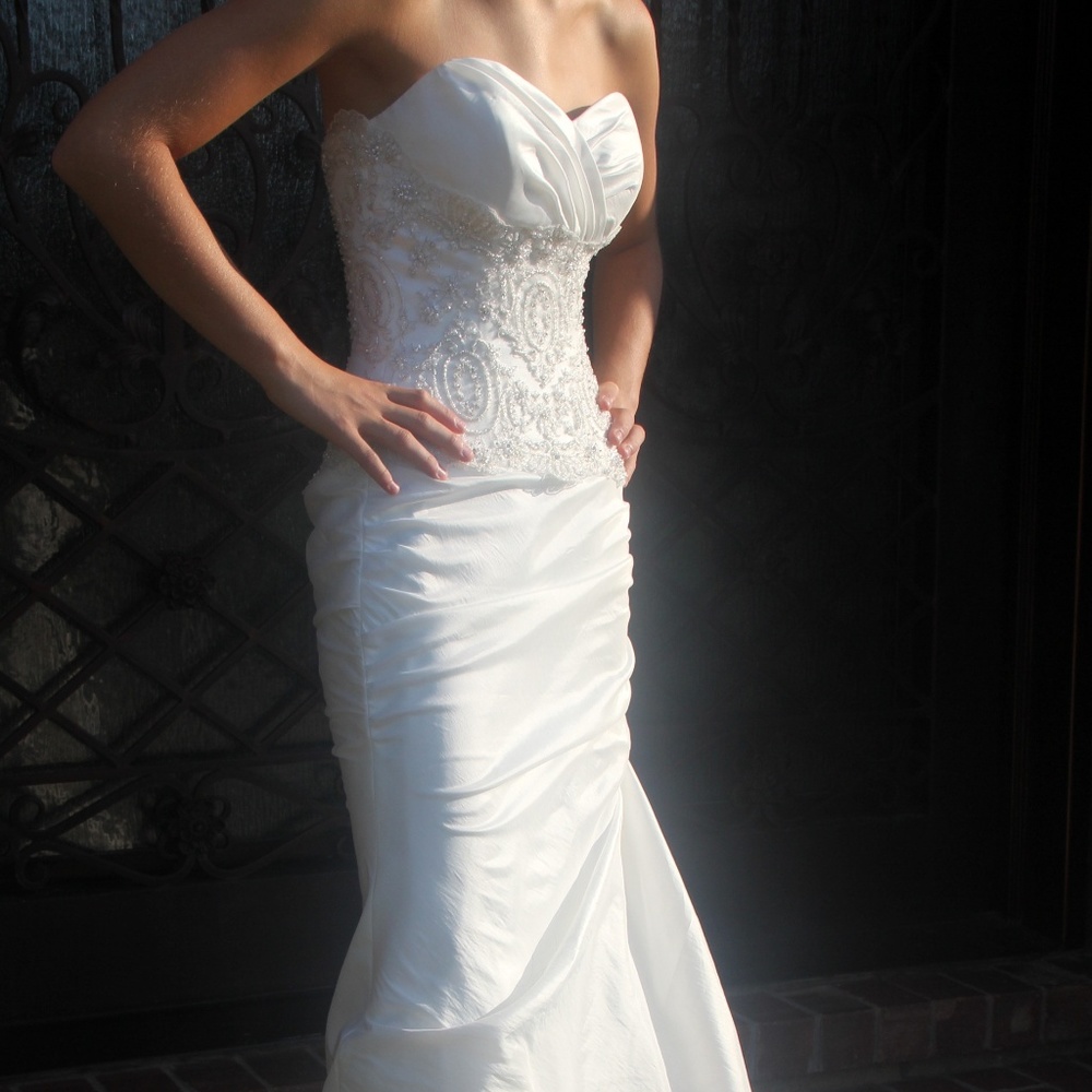 Sottero and Midgley Like NEW Bodycon Wedding Gown Size XS / 2 - Picture 4 of 8